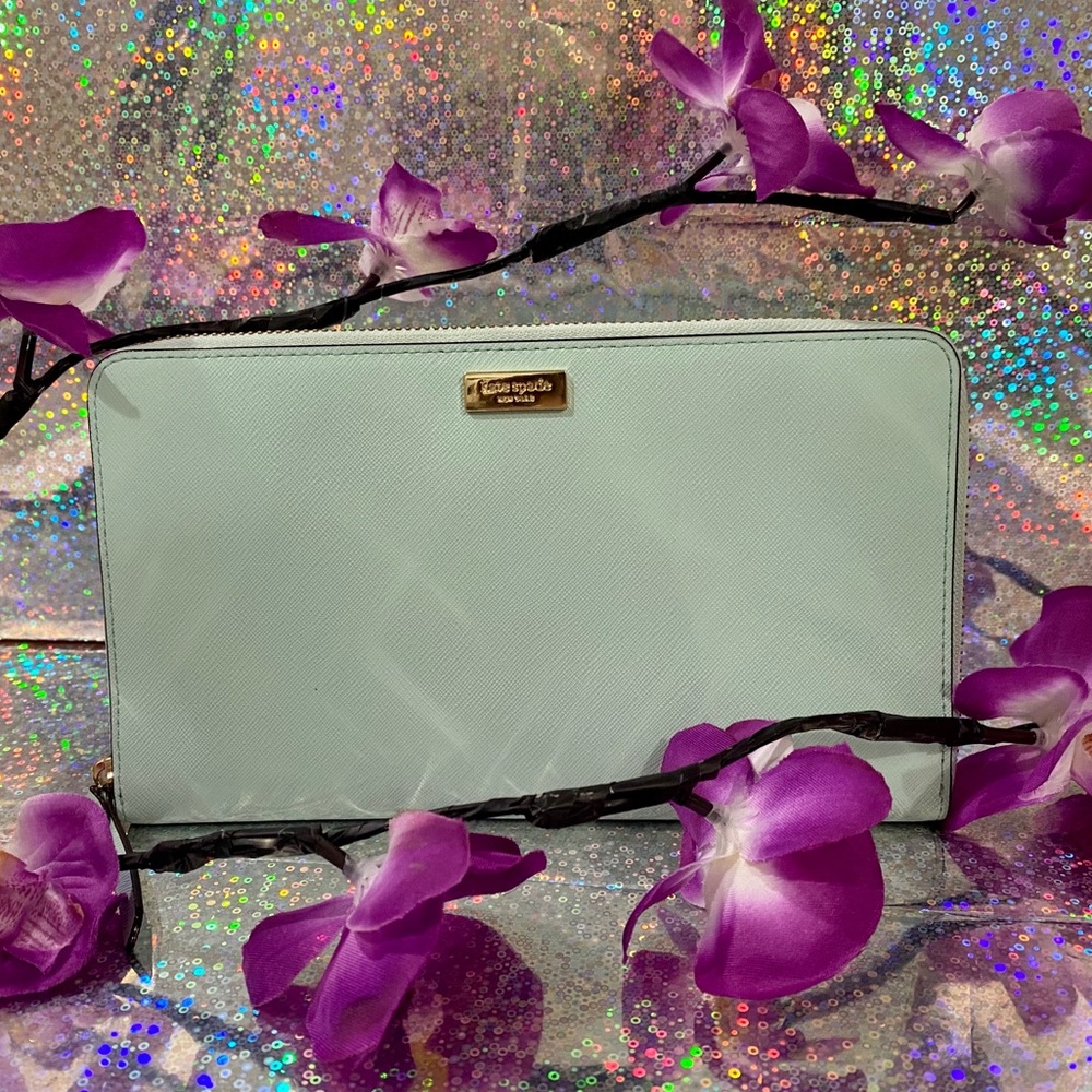 🛑 SOLD 🛑 Kate Spade Laurel Way Talla Zip Wallet